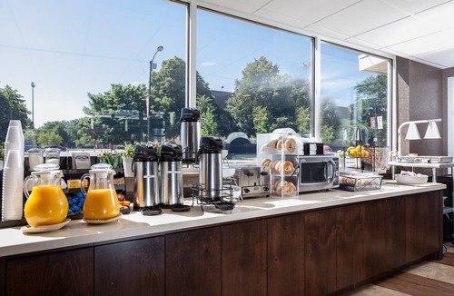 Archer Heights Hotel | Carlton Inn Midway