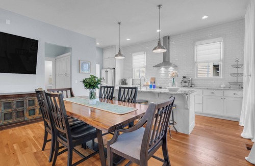 Eufaula House | CARLTON LANDING! 3-Porches, Partial lake views, Putting green and Fire pit.