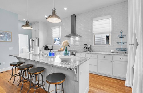 Eufaula House | CARLTON LANDING! 3-Porches, Partial lake views, Putting green and Fire pit.
