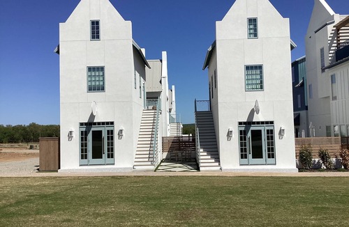 Eufaula House | Carlton Landing Bunkhouse. Sleeps 6 Private Pool and hot tub. Pet friendly.