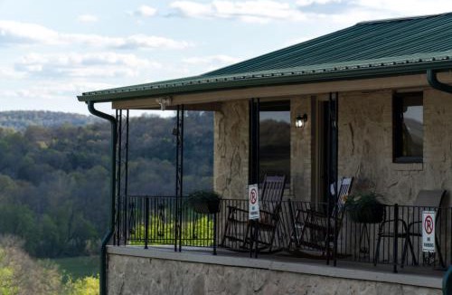 Yellville Apartment | Carlton Marion Inn