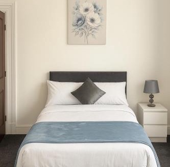 Wolverhampton House | CARLToN VILLAS