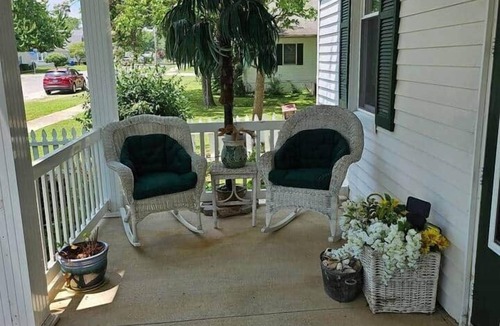 Carlyle House | Carlyle lake home!