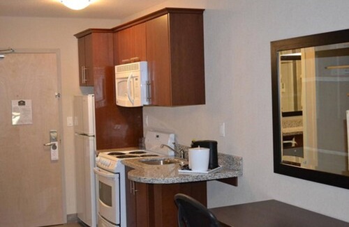 Carlyle Hotel | Carlyle Western Star Inn & Suites