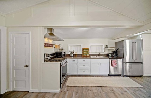 Northeast Carmel Apartment | Carmel Cozy Cottage | Room for 4