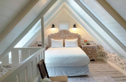 Golden Rectangle House | Carmel Green Lantern Inn