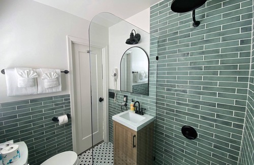 Golden Rectangle House | Carmel Green Lantern Inn