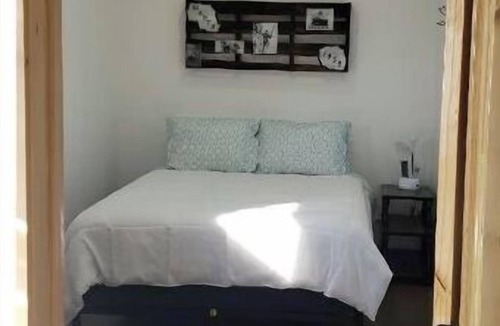 Marfa Hotel | Carmen's Marfa Hotel/Armando Room 1 Queen Bed