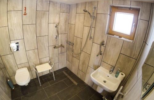 Braemar House | Carn Na Drochaide