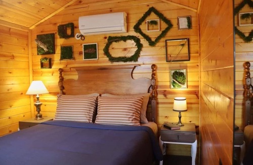Wilder Cabin | Carnation's Cove-Cabin on Hidden Paradise Farms