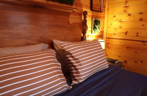 Wilder Cabin | Carnation's Cove-Cabin on Hidden Paradise Farms