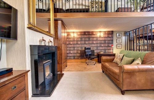 Swinton Apartment | Carnegie Library Bronte Apartment