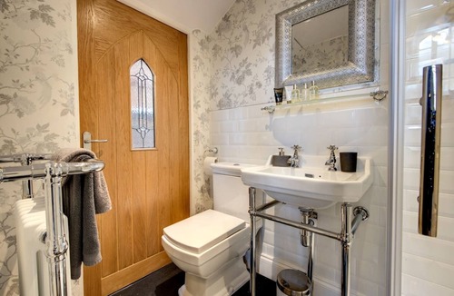 Swinton Apartment | Carnegie Library Bronte Apartment