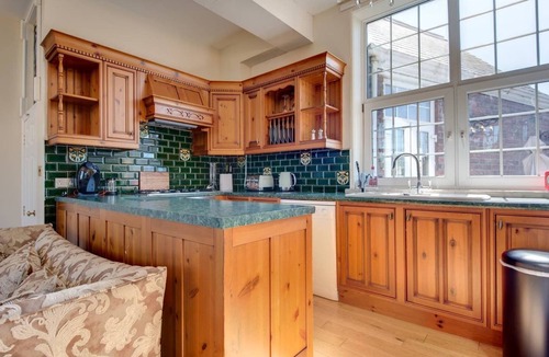 Swinton Apartment | Carnegie Library Shakespeare Apartment 3 bed