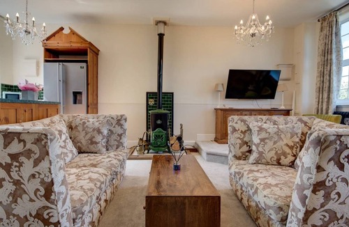 Swinton Apartment | Carnegie Library Shakespeare Apartment 3 bed