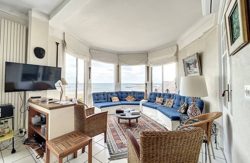 Carnon-Plage Apartment | Carnon F4 Apartment with terrace, parking, air conditioning, wifi, beach access