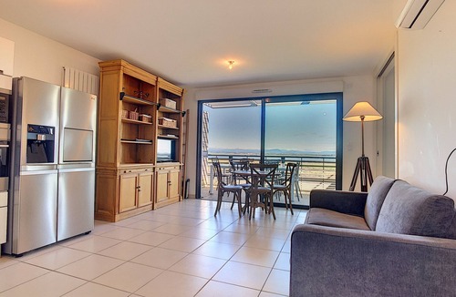 Carnon-Plage Apartment | Carnon: Spacious 1BR with balcony, AC, garage