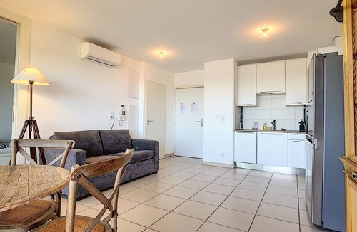 Carnon-Plage Apartment | Carnon: Spacious 1BR with balcony, AC, garage