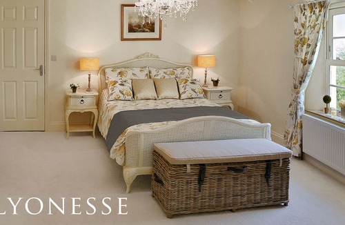 Saint Gennys Bed & Breakfast | Caroe Farmhouse