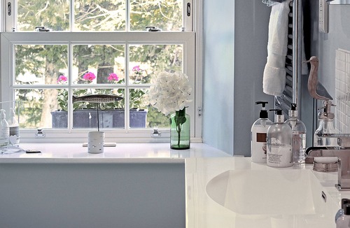 Saint Gennys Bed & Breakfast | Caroe Farmhouse