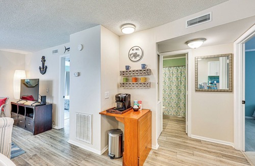 Carolina Beach Apartment | Carolina Beach Condo w/Balcony & Ocean Access!