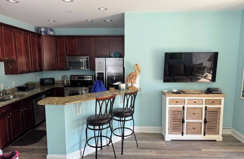 Yaupon Beach Condo | ~Carolina Tides~ Ocean View, Pier, Pool, Steps to the Beach and Restaurants!