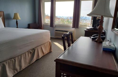 Thessalon Hotel | Carolyn Beach Inn