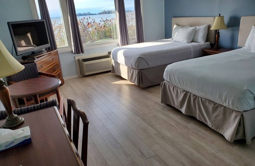 Thessalon Hotel | Carolyn Beach Inn & Restaurant