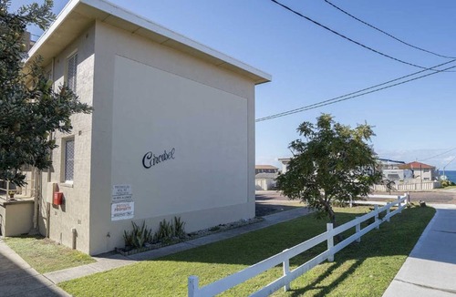 The Entrance Apartment | Carousel Apartment 5