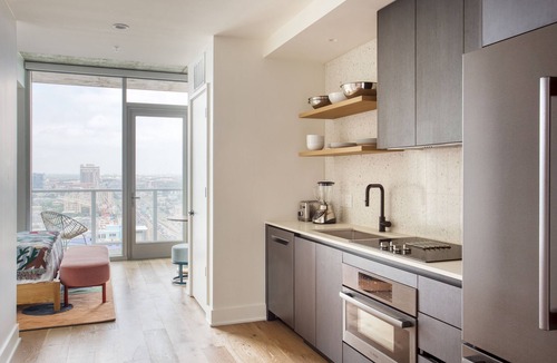 Rainey Street Historic District Condo | Carousel by AvantStay | Brand New Condo in Austin w/Amazing Amenities