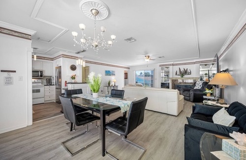Sunset Reef Hotel | Carousel Suites