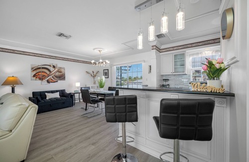 Sunset Reef Hotel | Carousel Suites