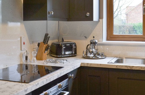 Lincoln Cottage | Carp Cottage - UKC1907