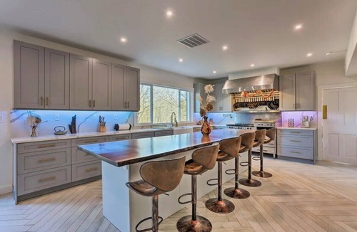 Hewitt House | Carpathia West - Private Estate