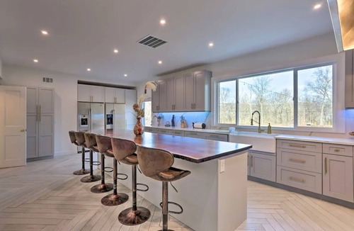 Hewitt House | Carpathia West - Private Estate
