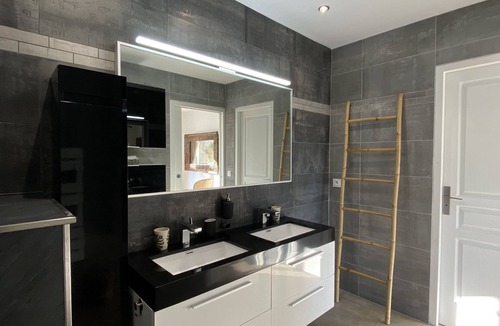 Orange Apartment | Carpe Diem apartment in a property surrounded by vineyards.
