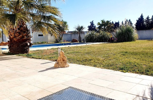 Orange Apartment | Carpe Diem apartment in a property surrounded by vineyards.