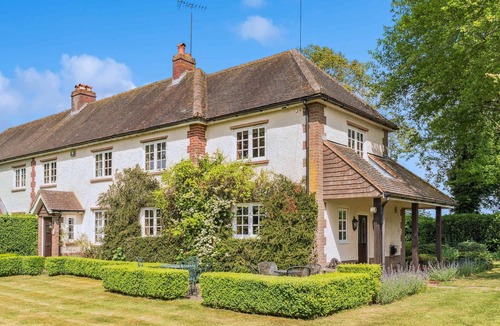 Maidensgrove House | Carpenter's Cottage - Tranquil Countryside Escape