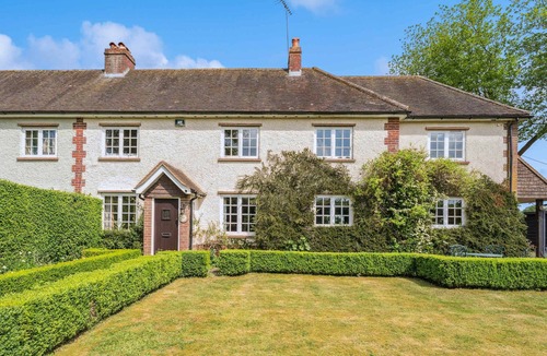 Maidensgrove House | Carpenter's Cottage - Tranquil Countryside Escape