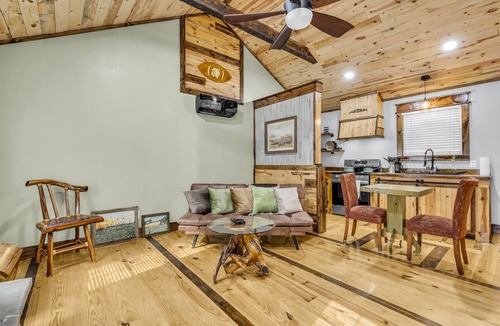 Starkville House | Carpenters Corner, Scenic, Tiny Luxury