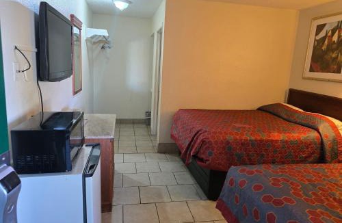 Opelika Hotel | Carpet Inn