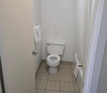 Opelika Hotel | Carpet Inn