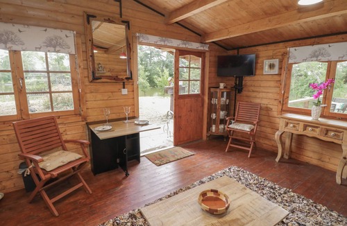 Shrewley Cottage | CARPS WELL LODGE, pet friendly, character holiday cottage in Shrewley