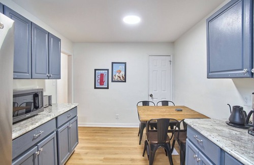 Carrboro House | Carrboro Downtown Gathering House Walk to UNC