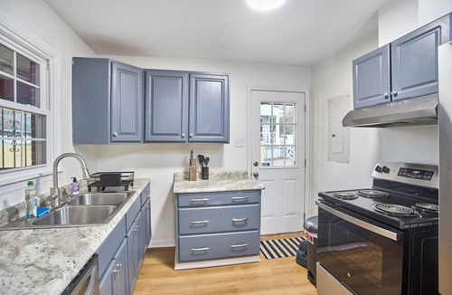 Carrboro House | Carrboro Downtown Gathering House Walk to UNC
