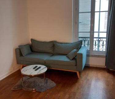 Levallois-Perret House | carre eden room