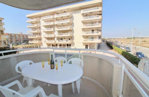 La Pineda Apartment | Carrer Amadeu Vives 69