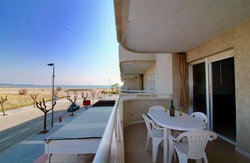 La Pineda Apartment | Carrer Amadeu Vives 69