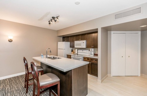 Oro-Medonte Condo | Carriage Hills Rental