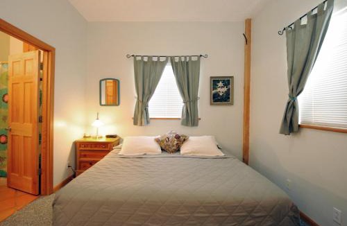 Alyeska Cabin | Carriage House Accommodations
